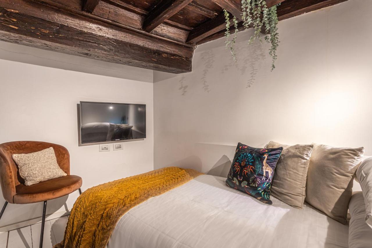 Lucrezia Apartment - Close To Piazza Navona Рим Экстерьер фото